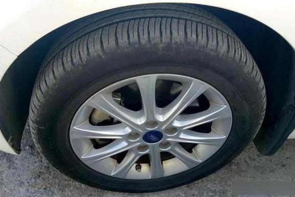 蒙迪欧致胜08款 蒙迪欧致胜08款轮胎型号