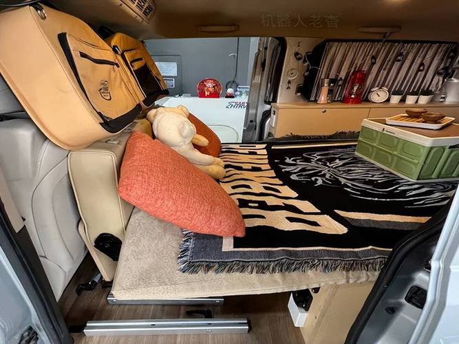 五菱荣光面包车改装露营车案例／五菱荣光怎么改装可以铺床