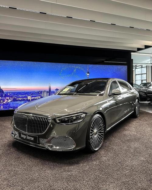 奔驰s680迈巴赫图片／奔驰顶级车迈巴赫图片